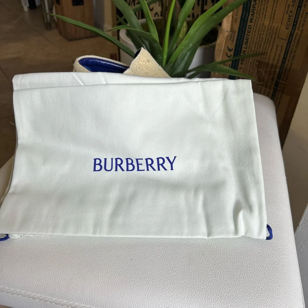 BURBERRY Chance Suede Loafers Size 10.5 (43.5 IT)